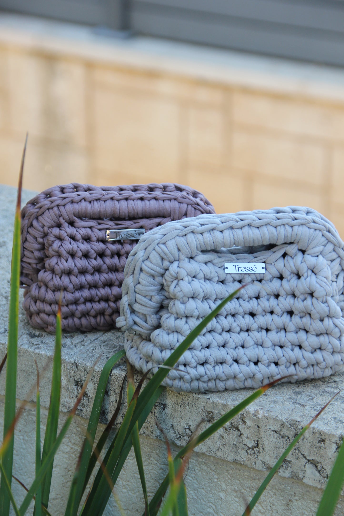 Mini lily with handle - light grey