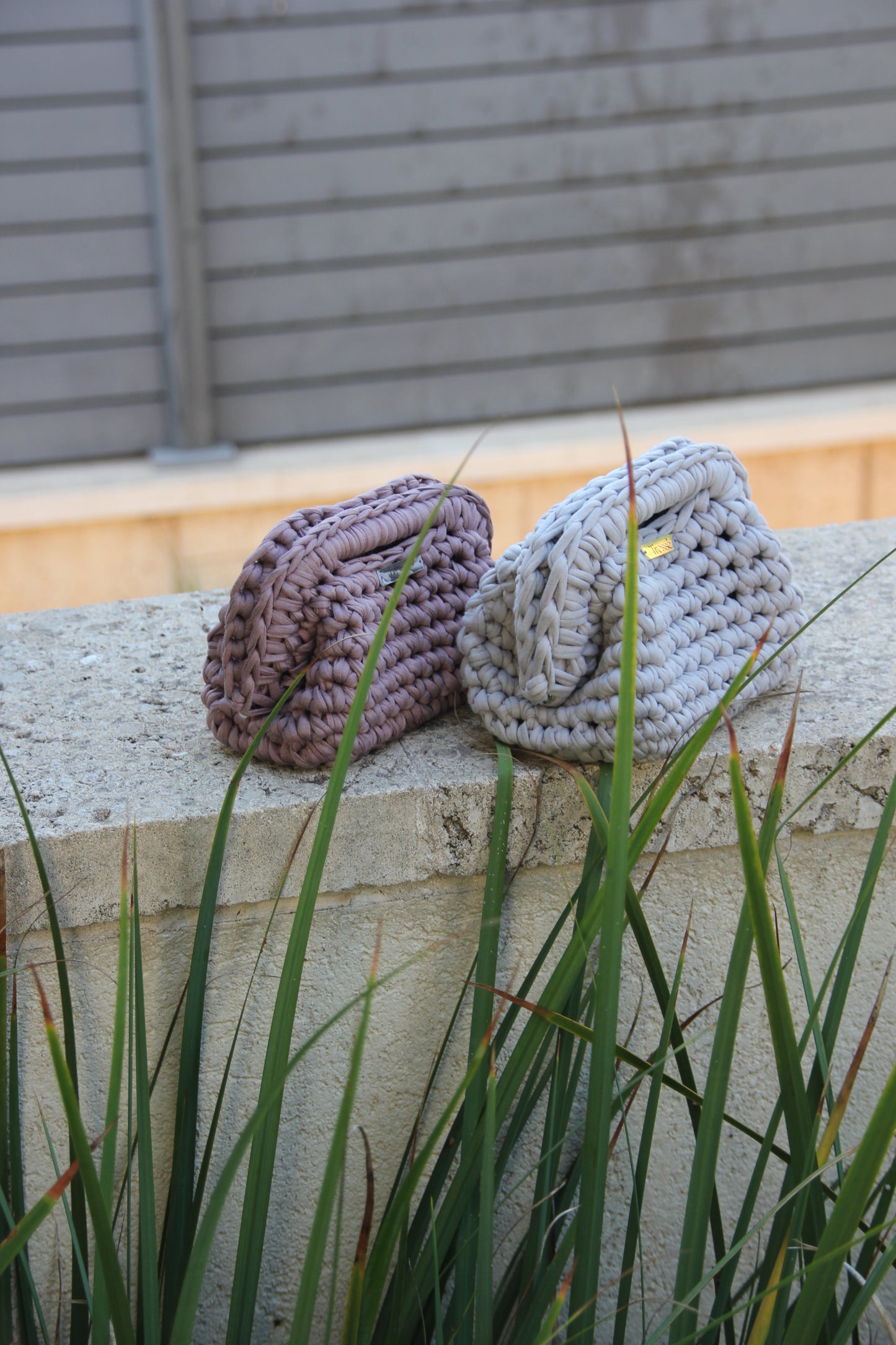 Mini Lily with handle - deep purple