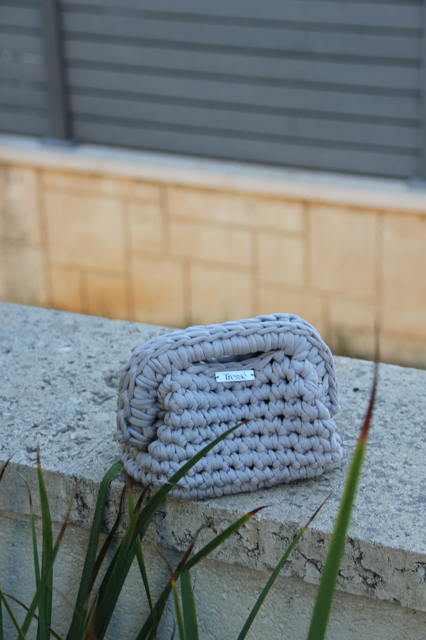 Mini lily with handle - light grey