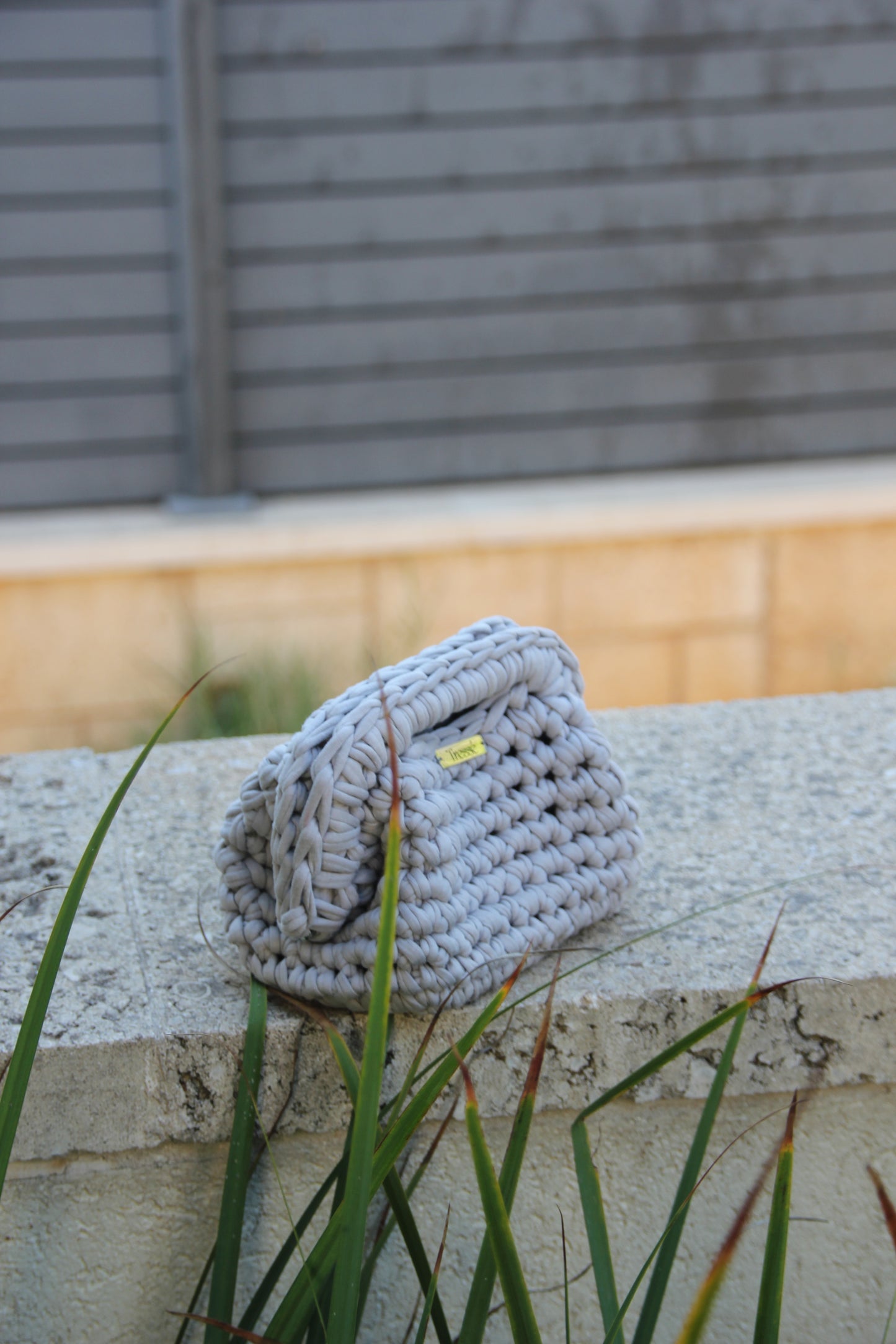 Mini lily with handle - light grey